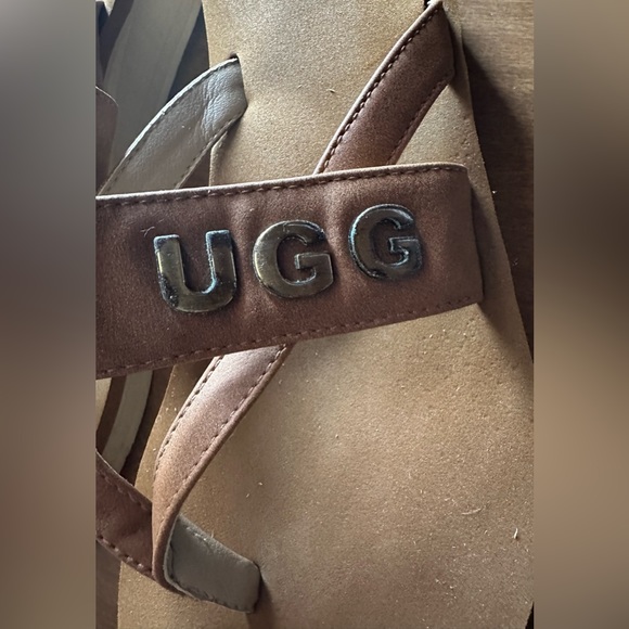 UGG Australia Womans Yellow Luna Logo are a size 8. - Picture 11 of 11